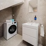 Days - Floor With Terrace & Ac Near Vysehrad Castle 公寓 *