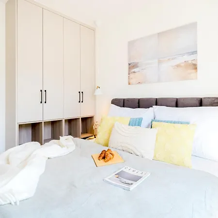 Days - Floor With Terrace & Ac Near Vysehrad Castle