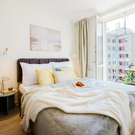 Days - Floor With Terrace & Ac Near Vysehrad Castle Daire
